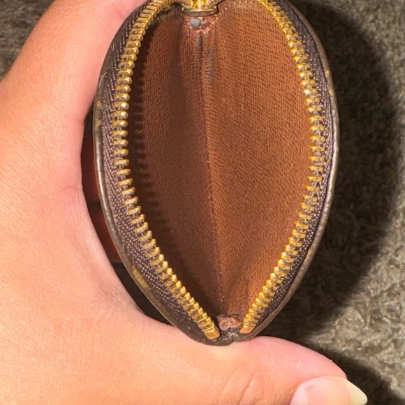 Louis Vuitton Authentic round coin bag with dust bag - Picture 4 of 4